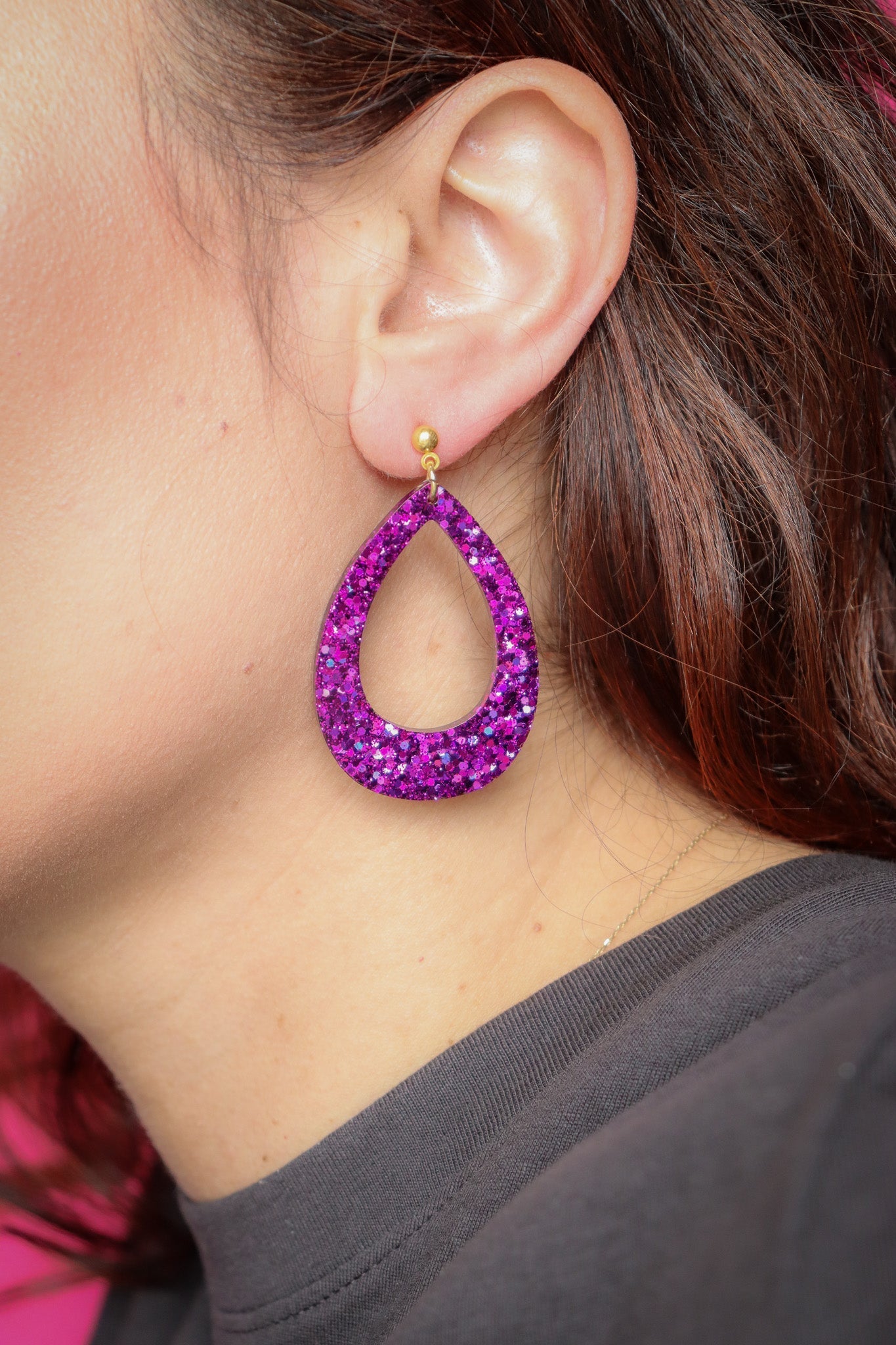 Boucles d'oreilles goutte résine pailletée