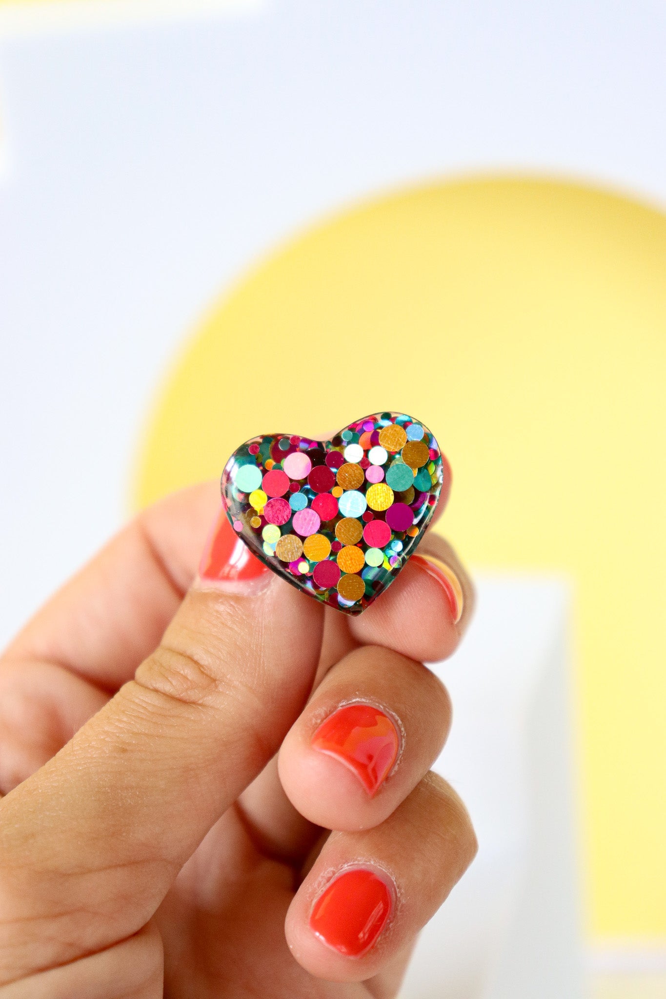 Pin's Grand Coeur Paillettes Joie Vert